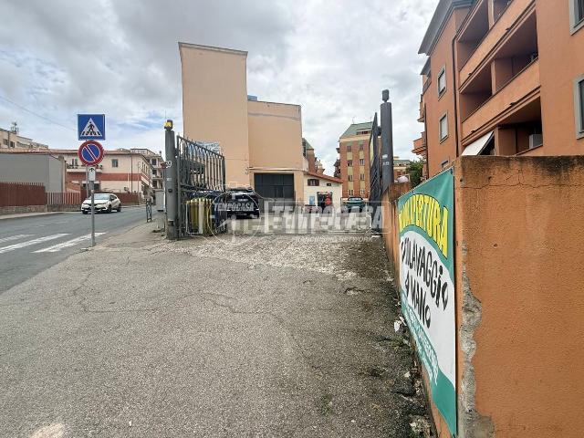 Garage in vendita di m² in Via delle Croci, 83