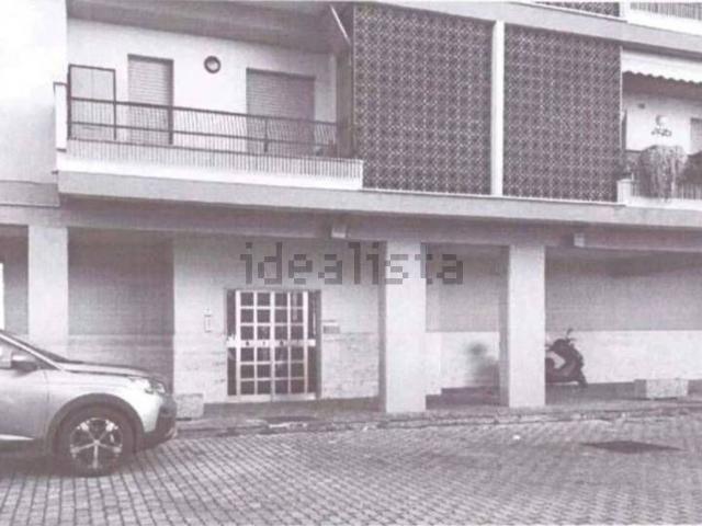 Garage in vendita di m² in Via delle Metamorfosi