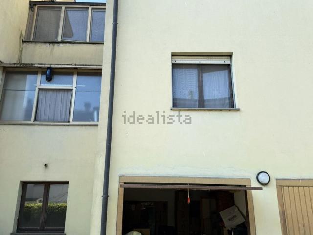 Garage in vendita di m² in Via di Vittorio, 53