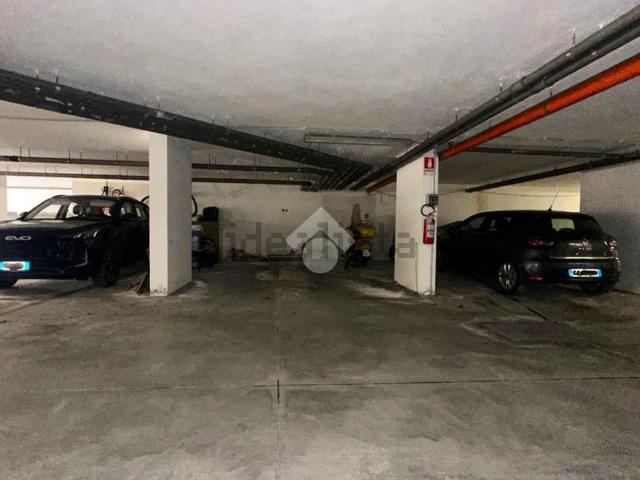 Garage in vendita di m² in Via di Montalbano, 110