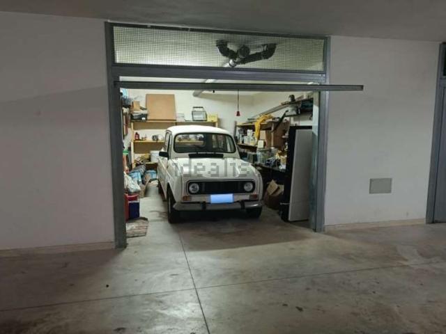 Garage in vendita di m² in Via di Sotto