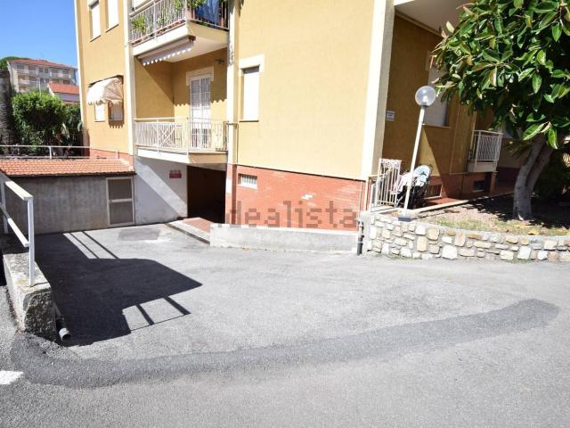 Garage in vendita di m² in Via Diano Castello, 29