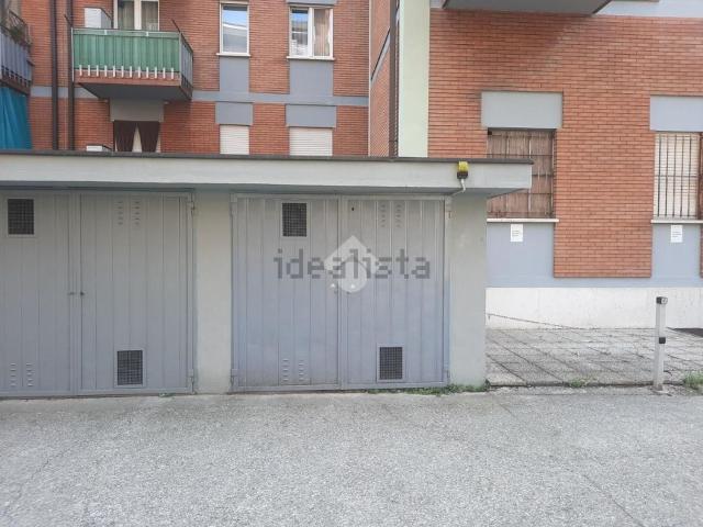 Garage in vendita di m² in Via Don Enrico Girardi, 15