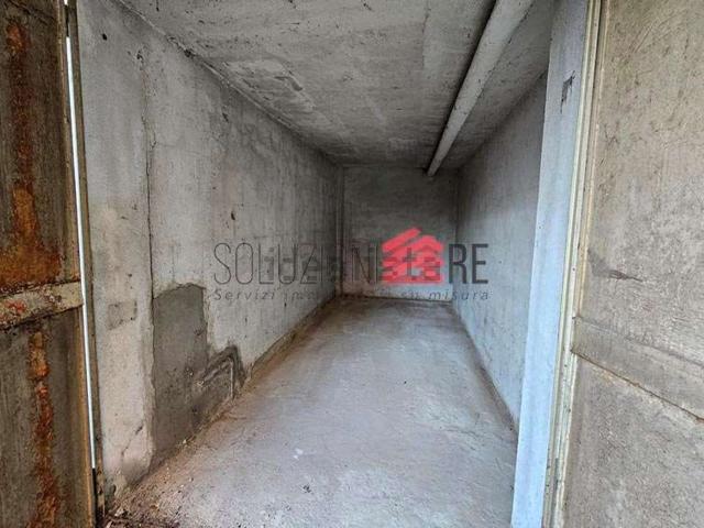 Garage in vendita di m² in Via Donizetti, 62