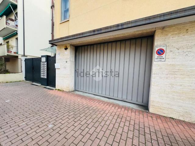 Garage in vendita di m² in Via Duca D&apos Aosta, 50