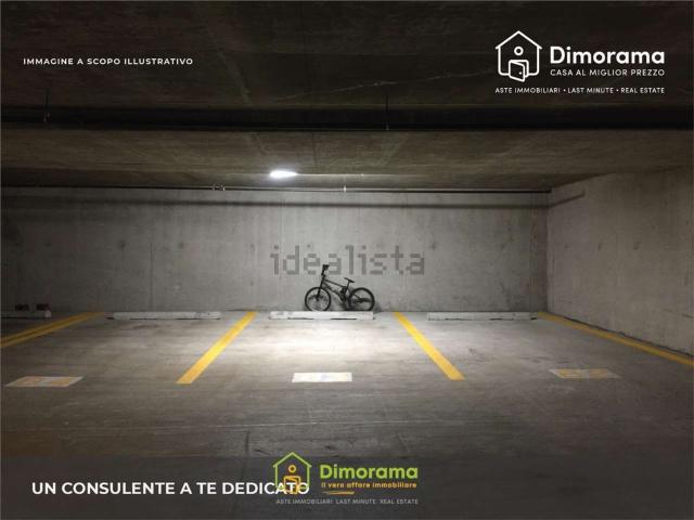 Garage in vendita di m² in Via Edmondo De Magistris, 6