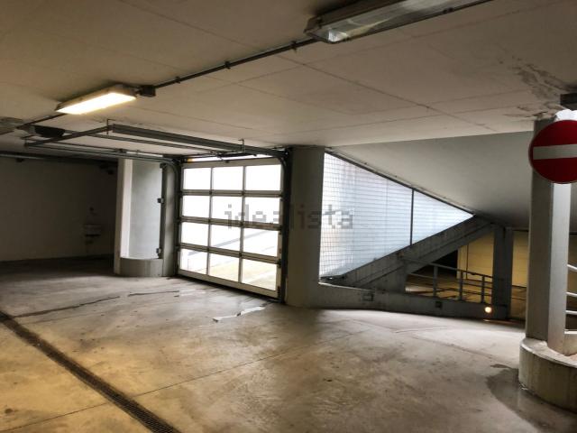 Garage in vendita di m² in Via Emilia Ovest, 107