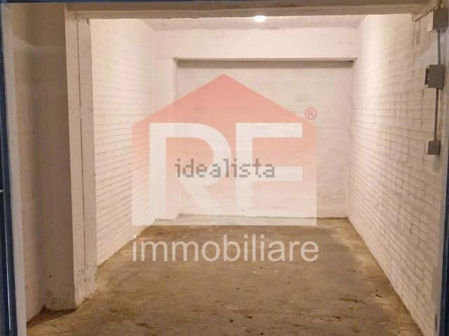 Garage in vendita di m² in Via Emilia Levante, 19