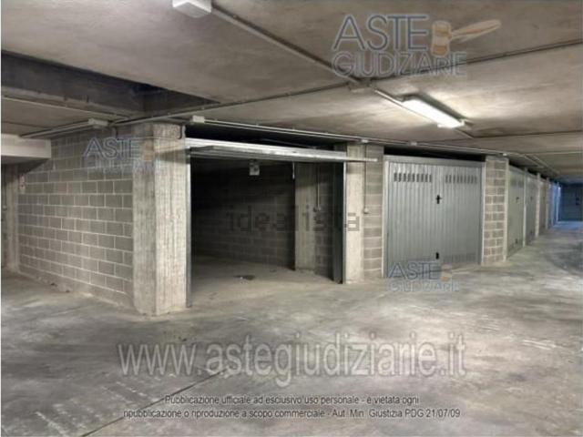 Garage in vendita di m² in Via Eugenio Curiel, 33