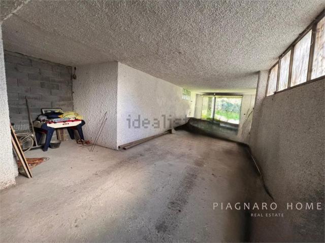 Garage in vendita di m² in Via Europa, 24