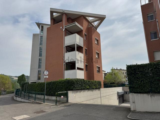 Garage in vendita di m² in Via F. Cilea, 36