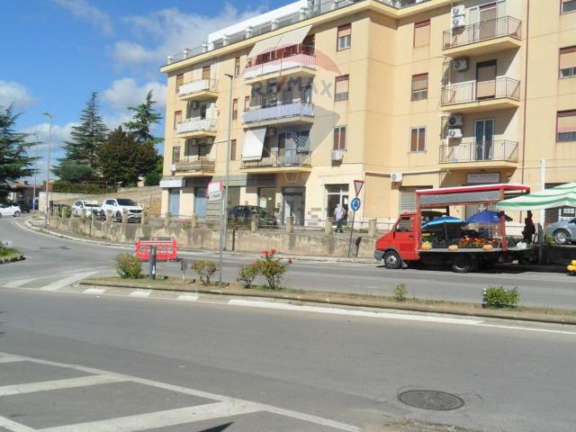 Garage in vendita di m² in Via F. Paladini, 18