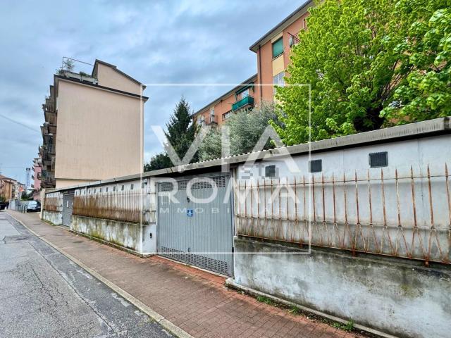 Garage in vendita di m² in Via Fagarè, 27