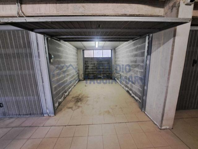 Garage in vendita di m² in Via Ferdinando Magellano