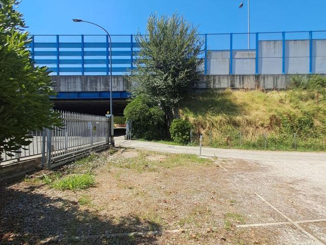 Garage in vendita di m² in Via Ferrarese, 130