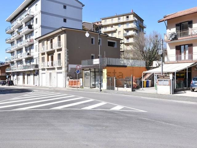 Garage in vendita di m² in Via Ferrovia, 12
