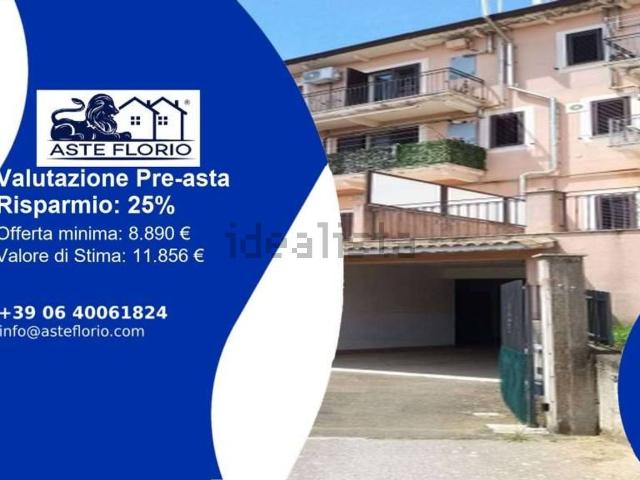 Garage in vendita di m² in Via Ferruccio Parri
