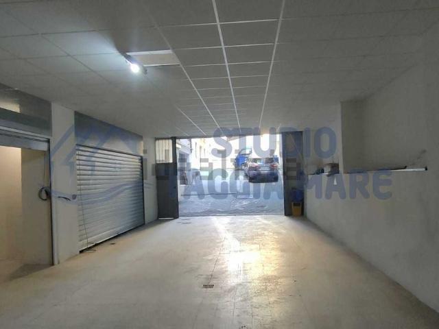 Garage in vendita di m² in Via Fiume