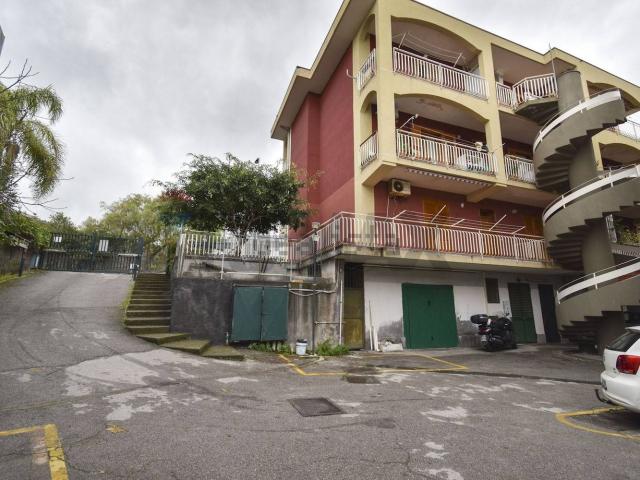 Garage in vendita di m² in Via Fossa, 14