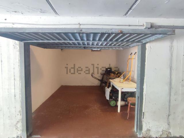 Garage in vendita di m² in Via Fosse Ardeatine, 5