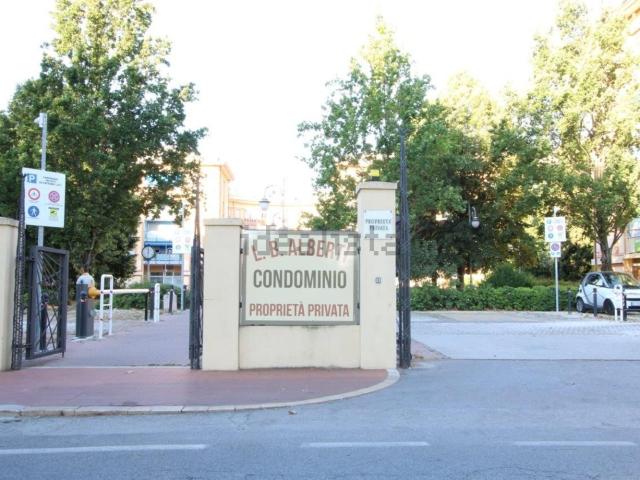 Garage in vendita di m² in Via Flaminia, 183