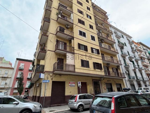 Garage in vendita di m² in Via Fratelli Mellone, 135