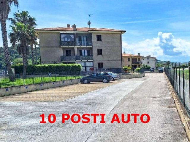 Garage in vendita di m² in Via Fratte, 6719