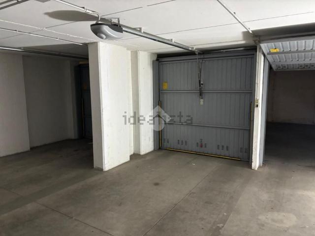 Garage in vendita di m² in Via Frà Giocondo, 81