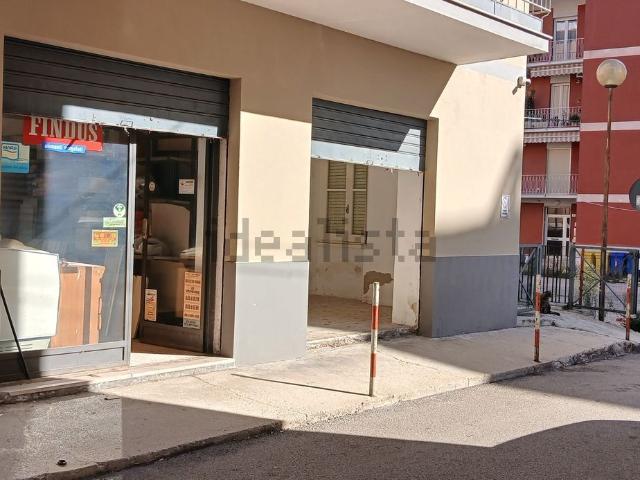 Garage in vendita di m² in Via Francesco Sciucchi, 23