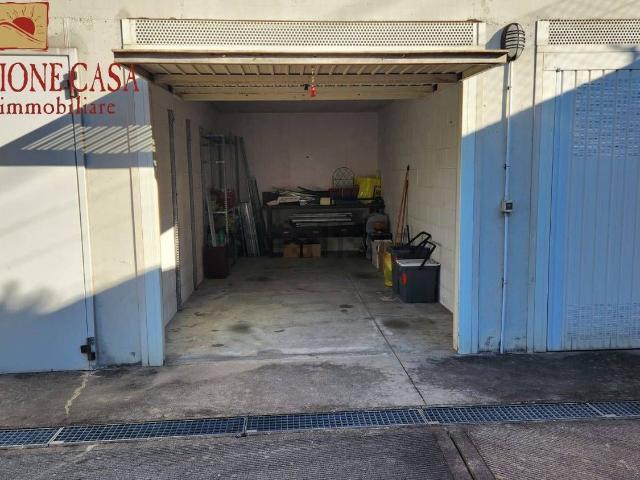 Garage in vendita di m² in Via G. Palatucci, 36