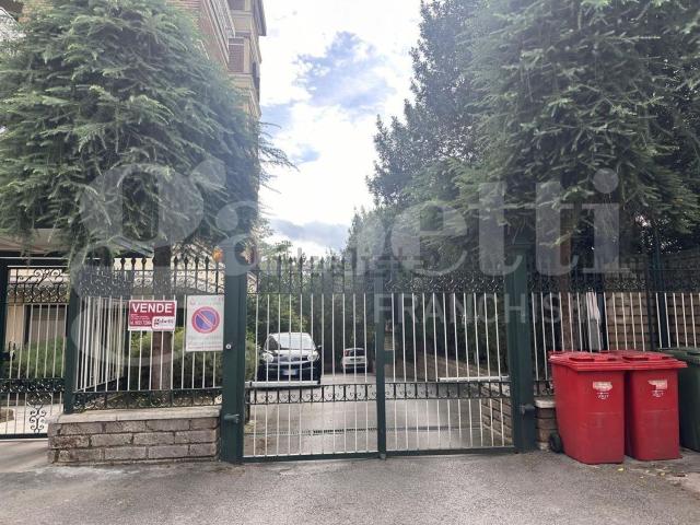 Garage in vendita di m² in Via Gabriele Speranza