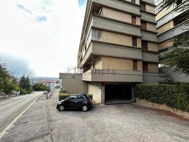 Garage in vendita di m² in Via Gaetano Ricciardi, 40
