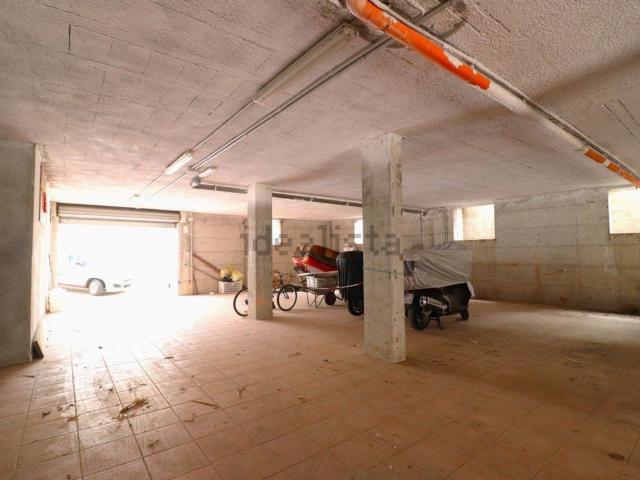 Garage in vendita di m² in Via Generale Tosciri