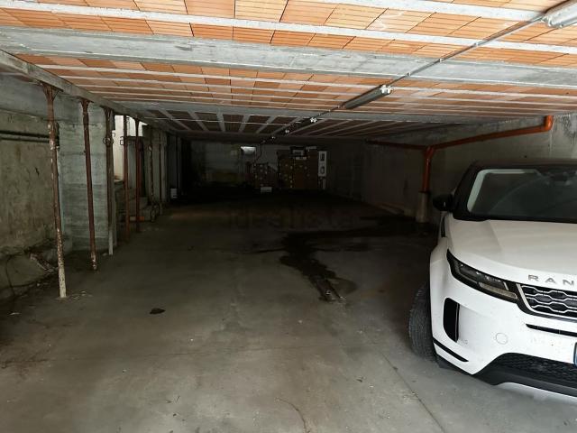 Garage in vendita di m² in Via Genova, 24