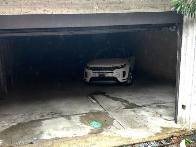 Garage in vendita di m² in Via Genova