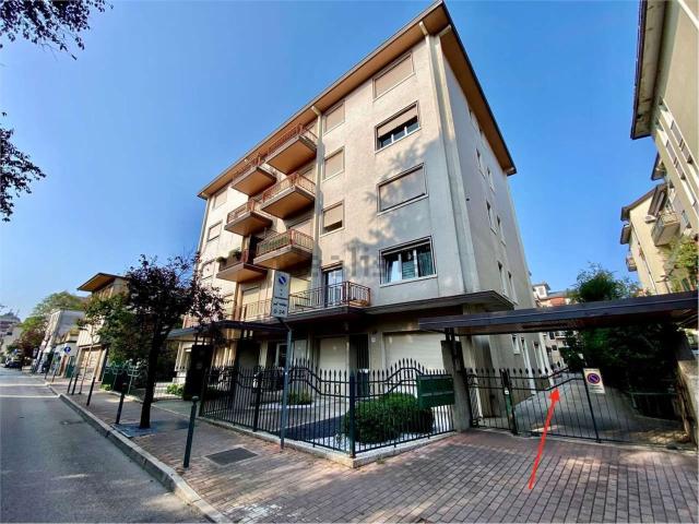 Garage in vendita di m² in Via Giovanni Felisati, 62