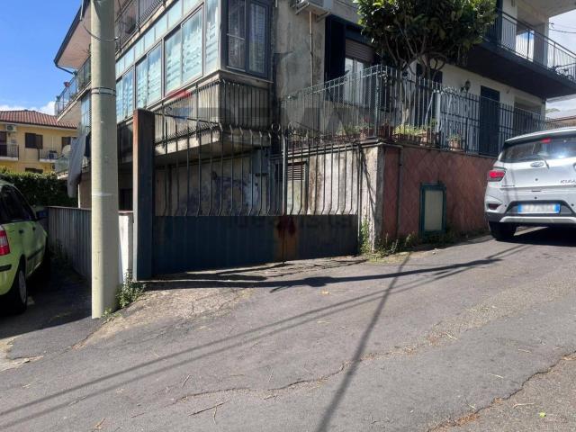 Garage in vendita di m² in Via Giovanni Pacini, 13