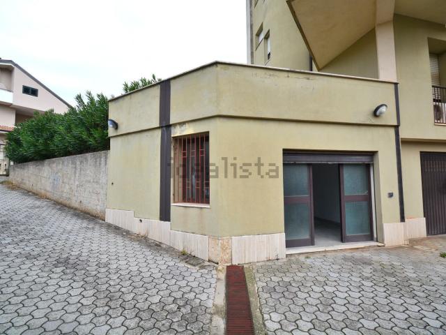 Garage in vendita di m² in Via Giovanni Spadolini