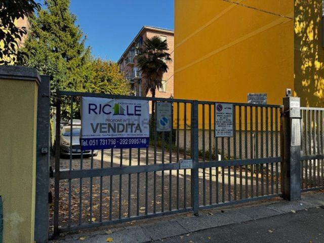 Garage in vendita di m² in Via Giorgione, 11