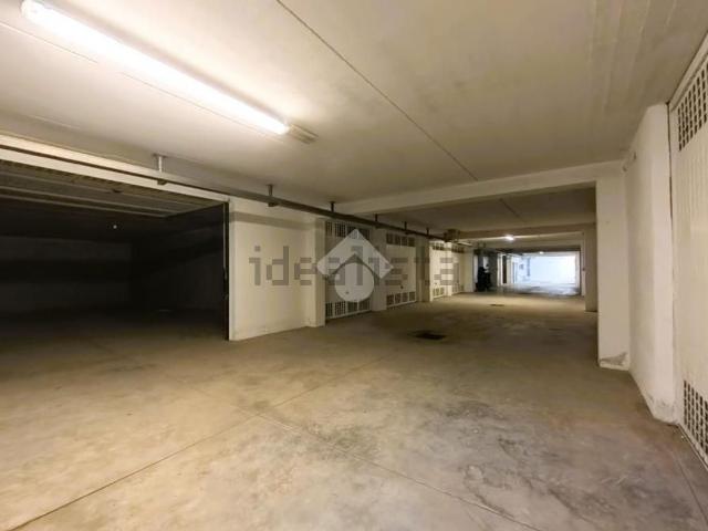 Garage in vendita di m² in Via Giosuè Carducci, 51