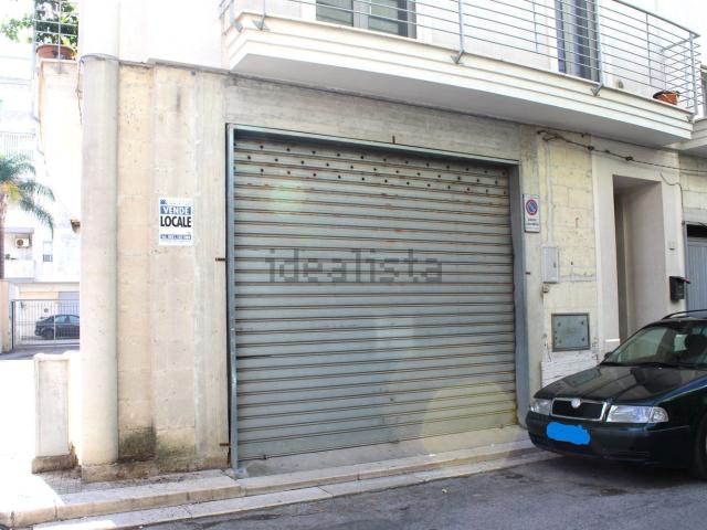 Garage in vendita di m² in Via Giosuè Carducci