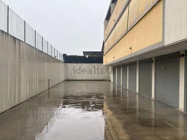 Garage in vendita di m² in Via Giacomo Matteotti