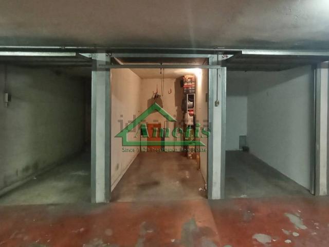 Garage in vendita di m² in Via Giacomo Agnesi