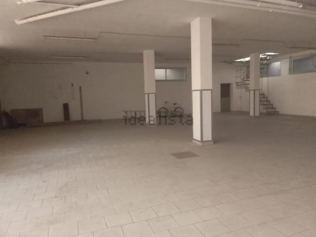 Garage in vendita di m² in Via Giacomo Del Duca