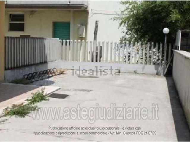 Garage in vendita di m² in Via Giacomo Leopardi, 1