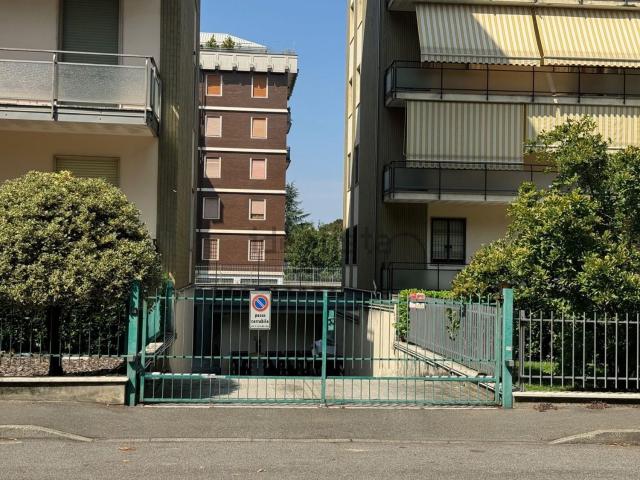 Garage in vendita di m² in Via Giacomo Puccini, 47