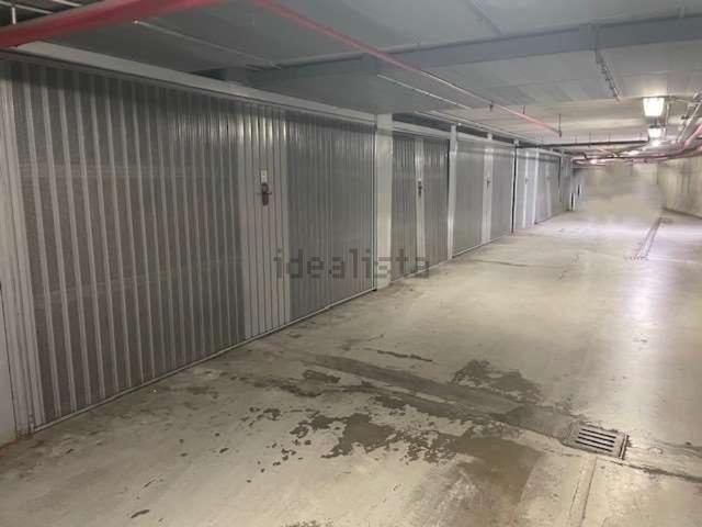 Garage in vendita di m² in Viale Paolo Toschi