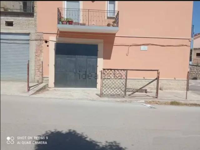 Garage in vendita di m² in Via Giardino