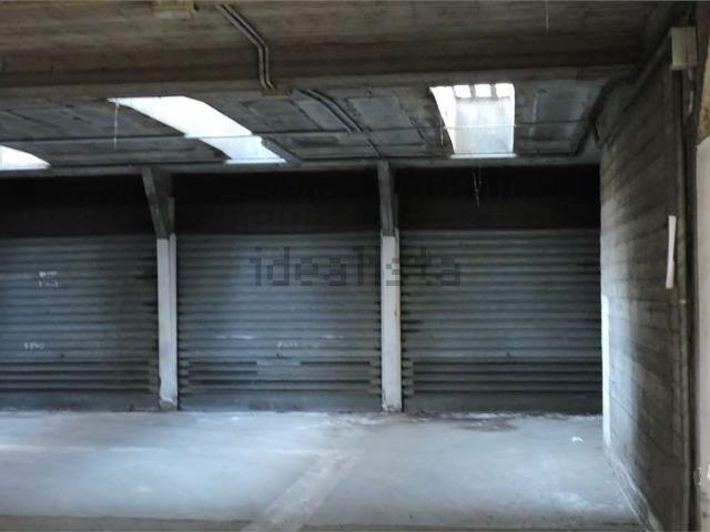 Garage in vendita di m² in Via Giulio Cesare, 36