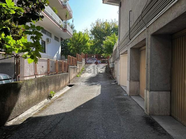 Garage in vendita di m² in Via Giuseppe Verdi, 84